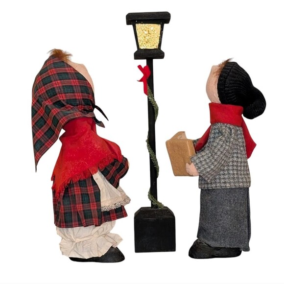 Vintage Handcrafted old time carolers street lamp paper mache dolls figurines - Picture 6 of 12